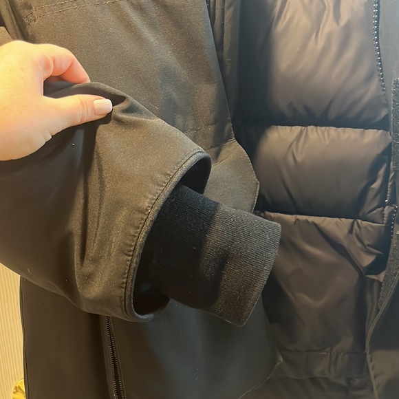 COPY - Canada Goose winter jacket - Picture 4 of 10